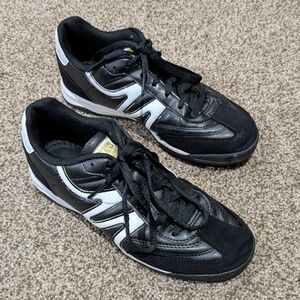 Mitre Men's Size 6.5 Indoor Soccer Cleats
